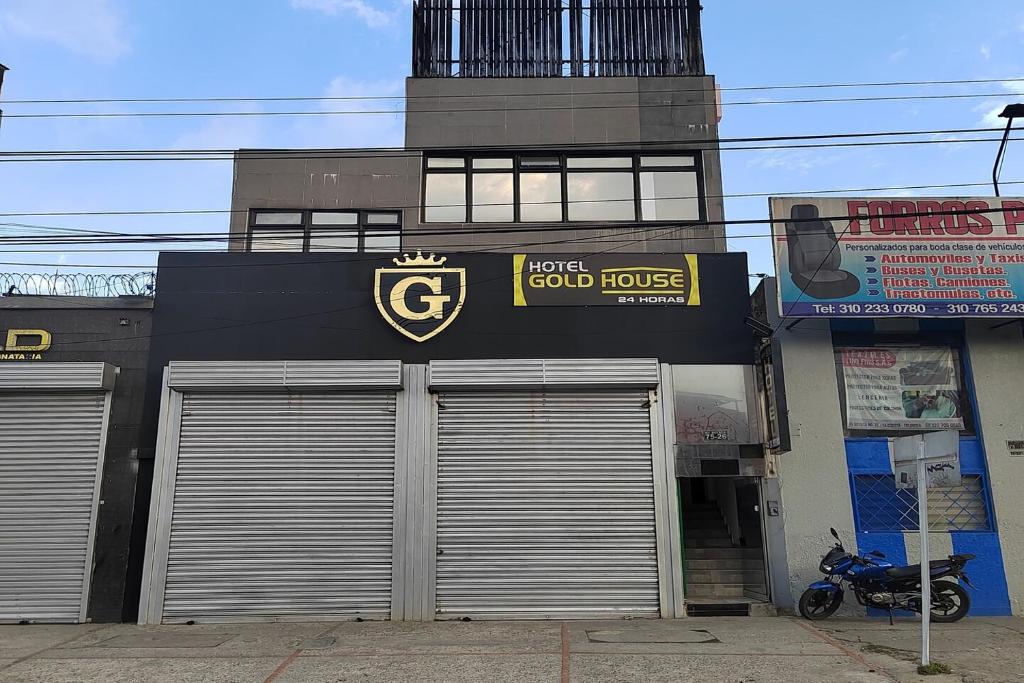 Ayenda Gold House 18