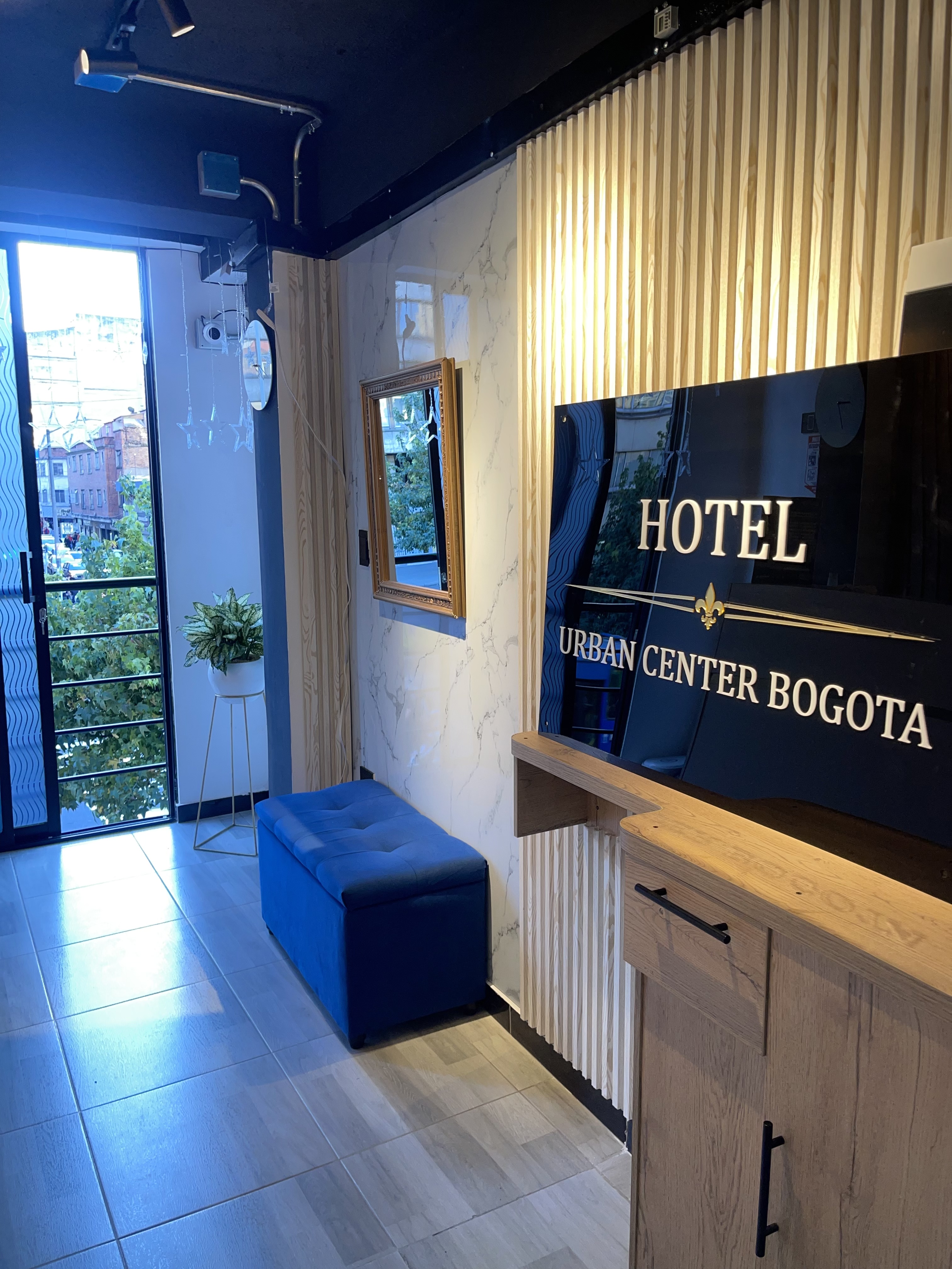 Hotel Urban Center Bogota - Recepción - 12