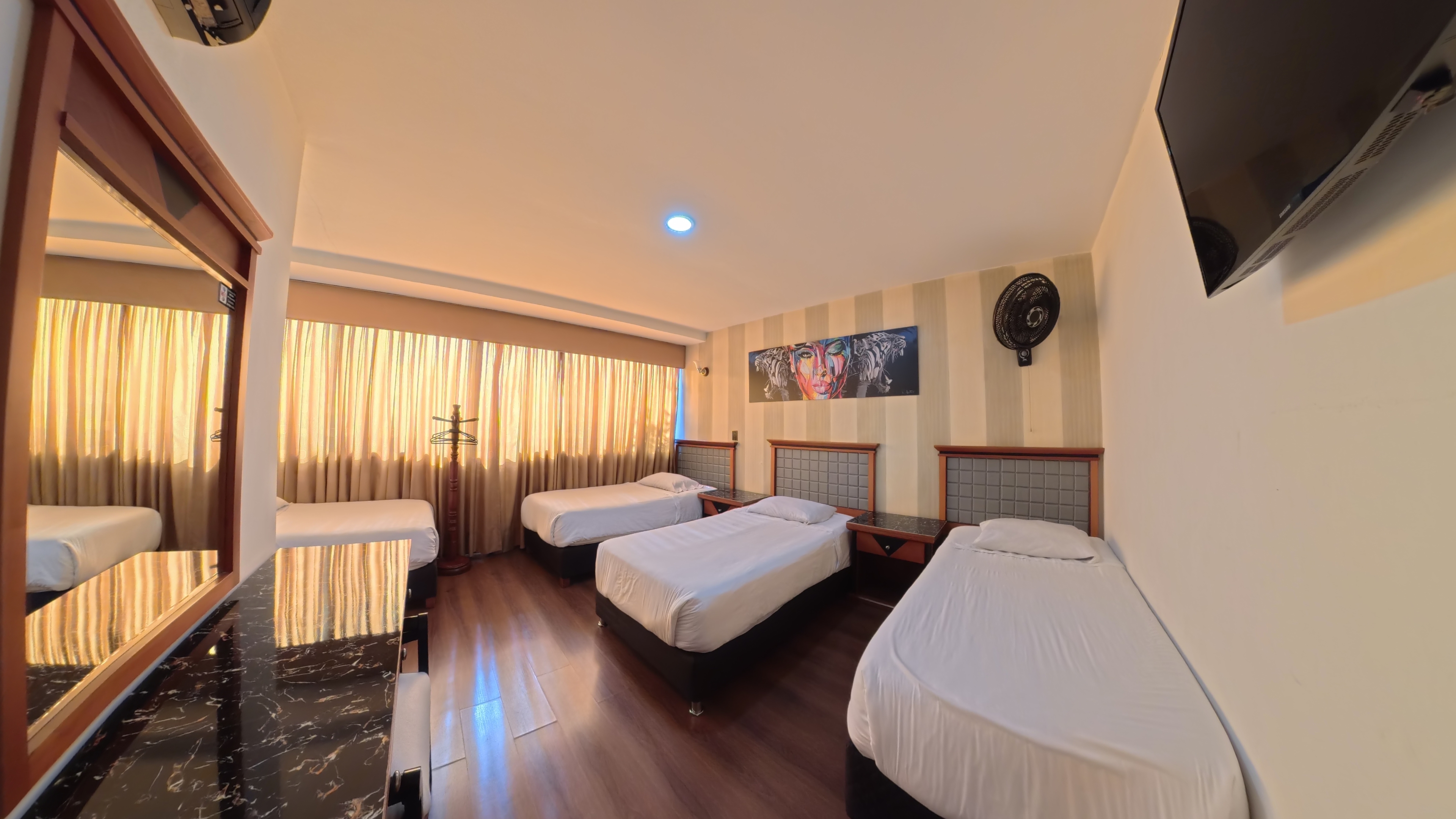 HOTEL IMPERIO REAL 37