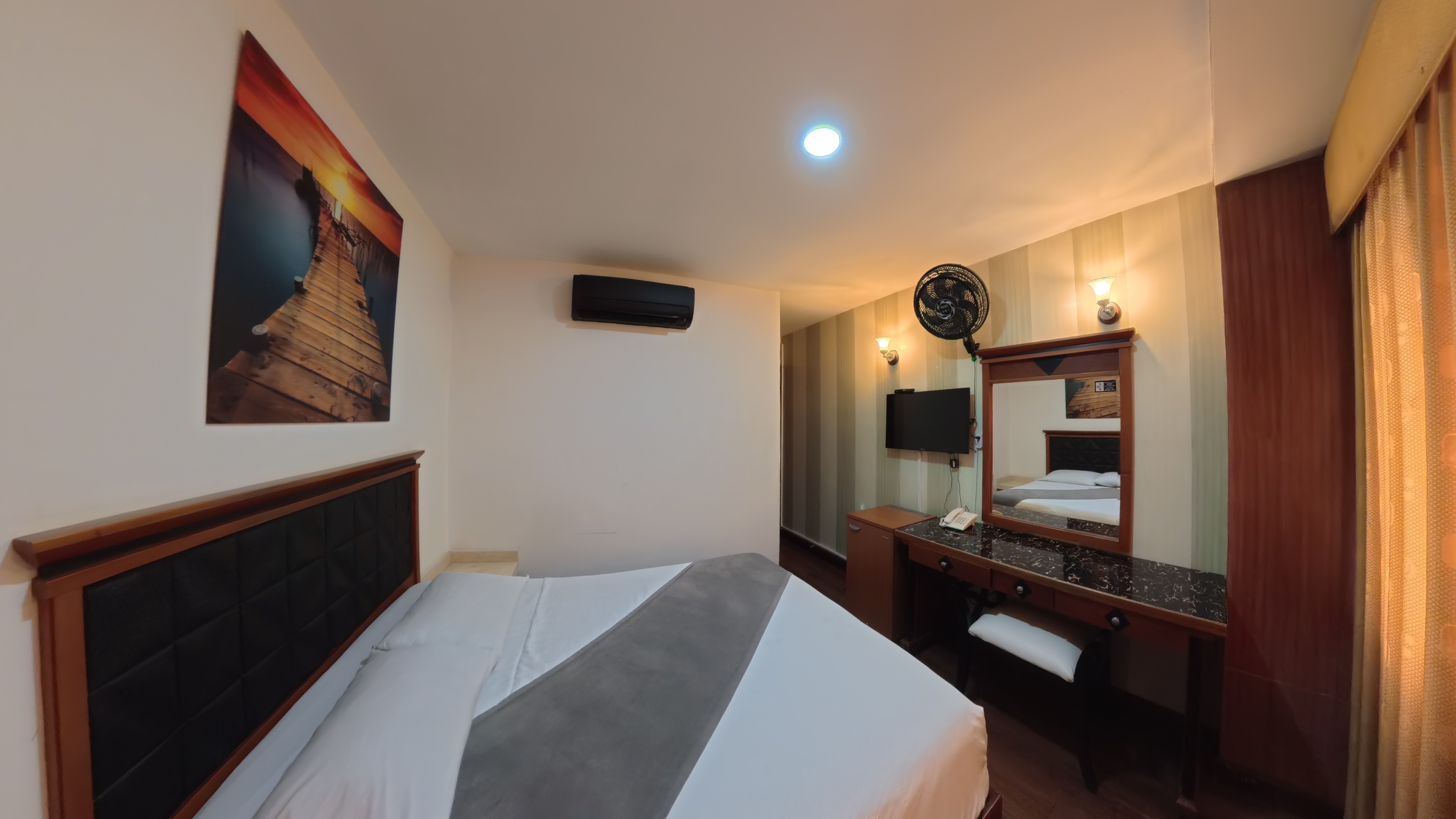 HOTEL IMPERIO REAL 44