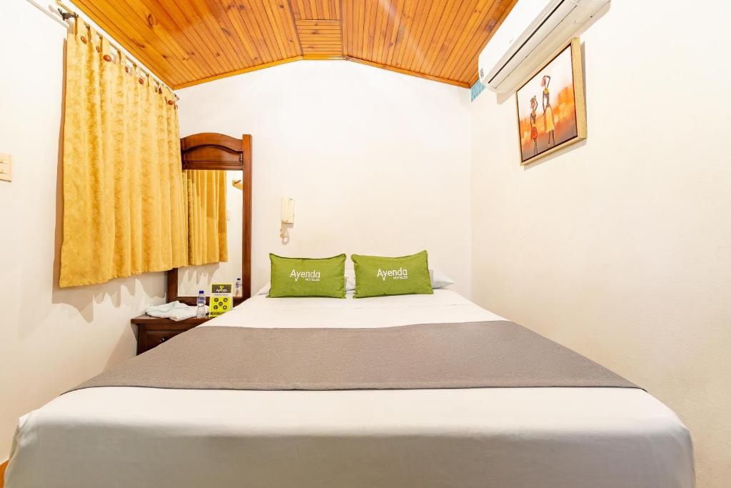 Ayenda Eclipse 1706 40