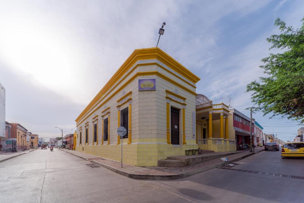 Ayenda 1305 Retro 34