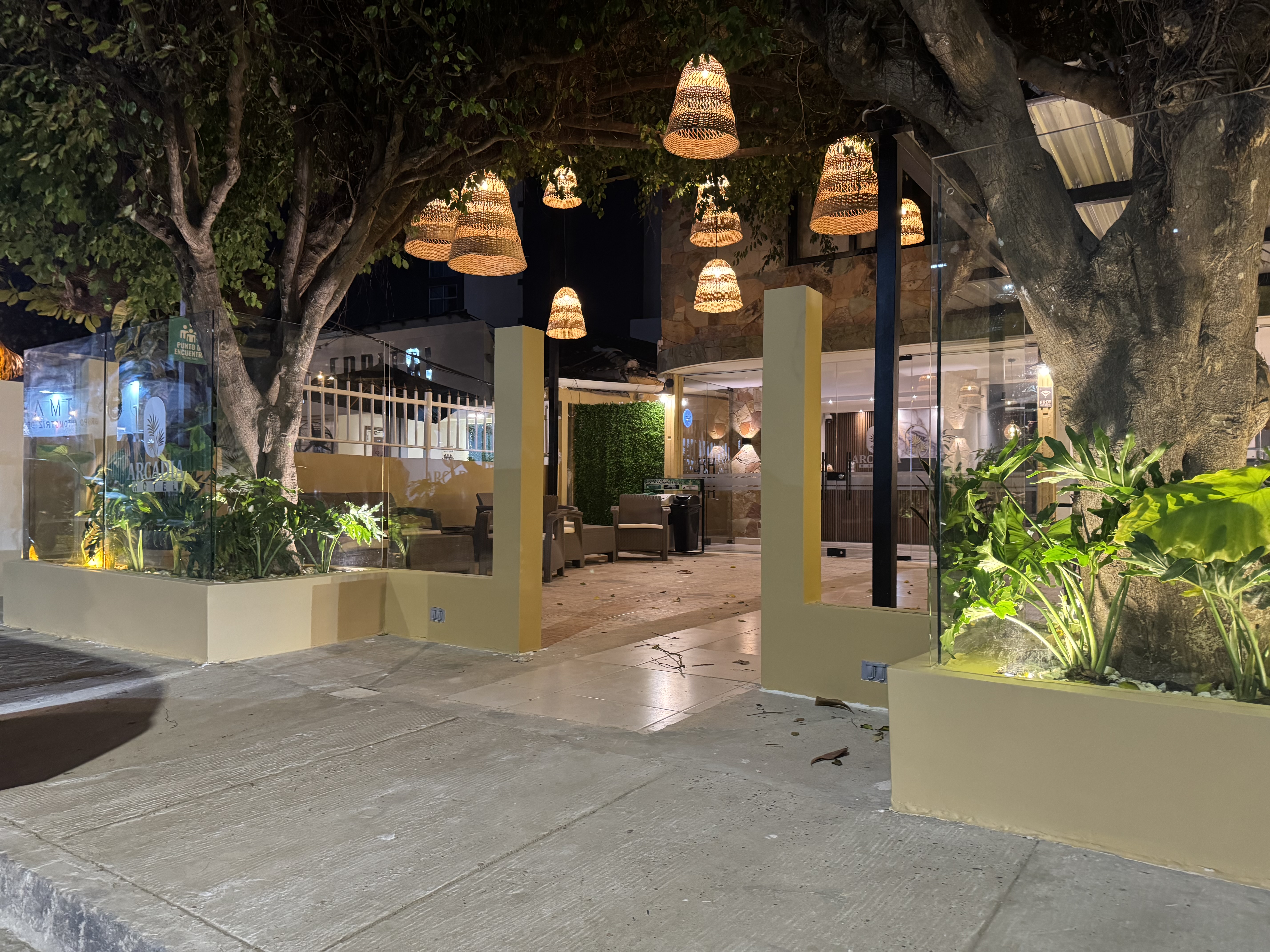 ARCADIA HOTEL 23