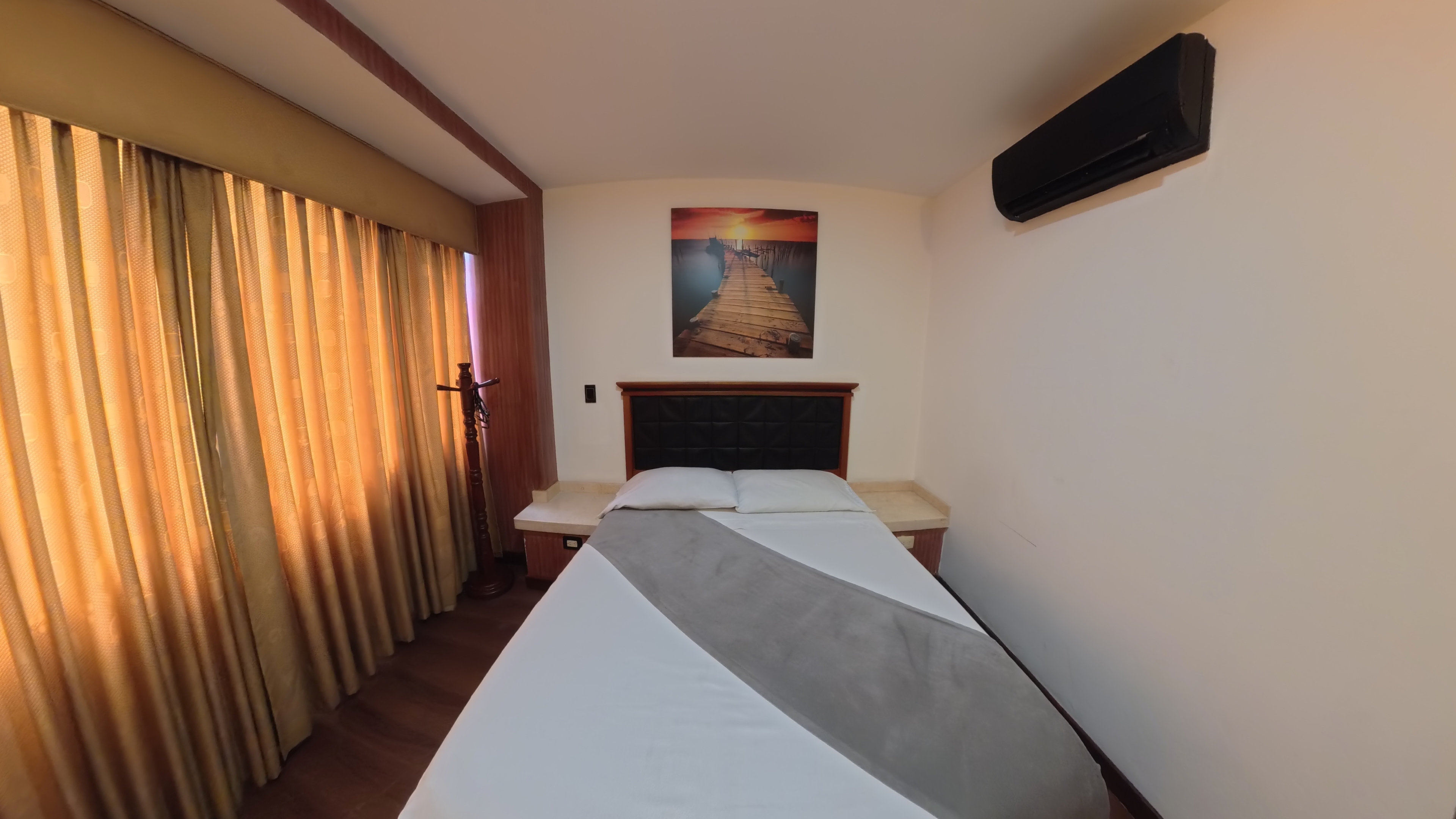 HOTEL IMPERIO REAL 43