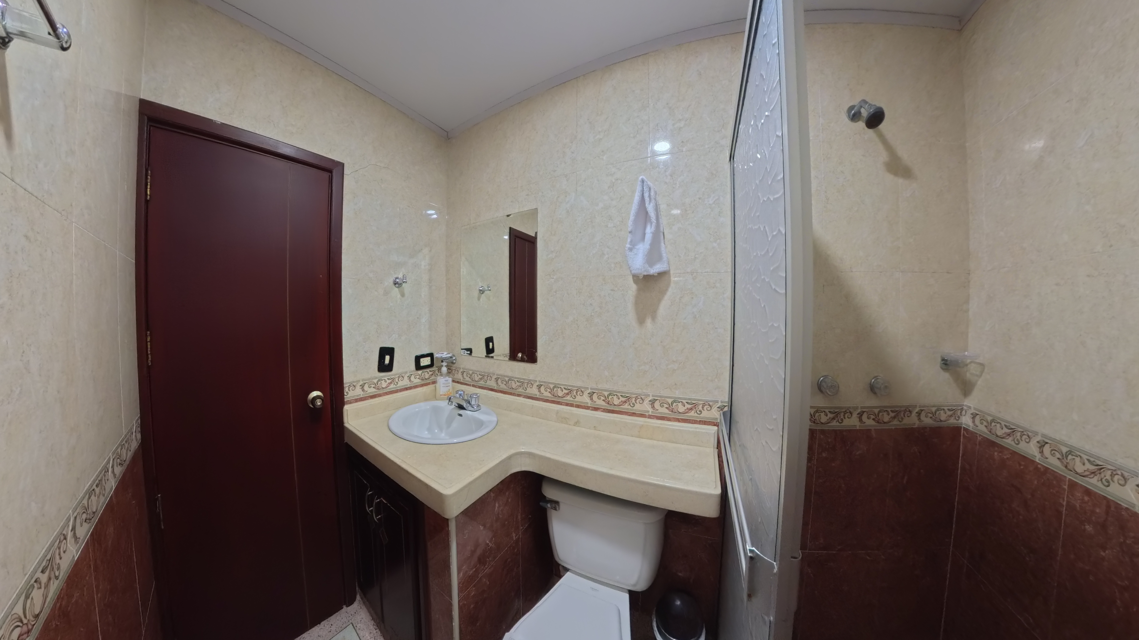 HOTEL IMPERIO REAL 41
