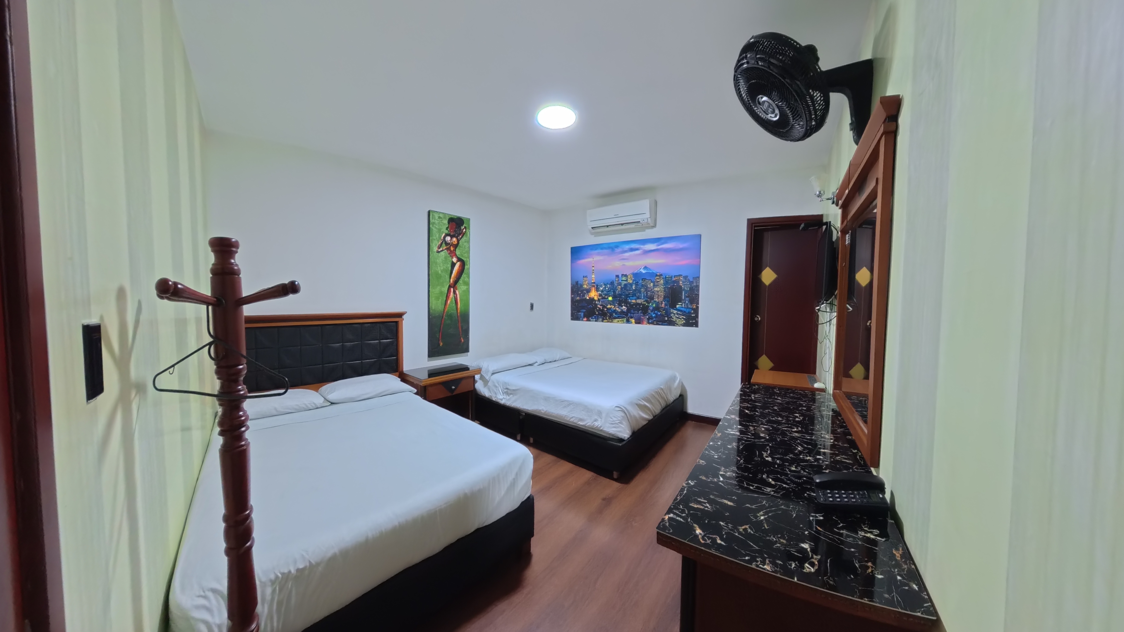 HOTEL IMPERIO REAL 27