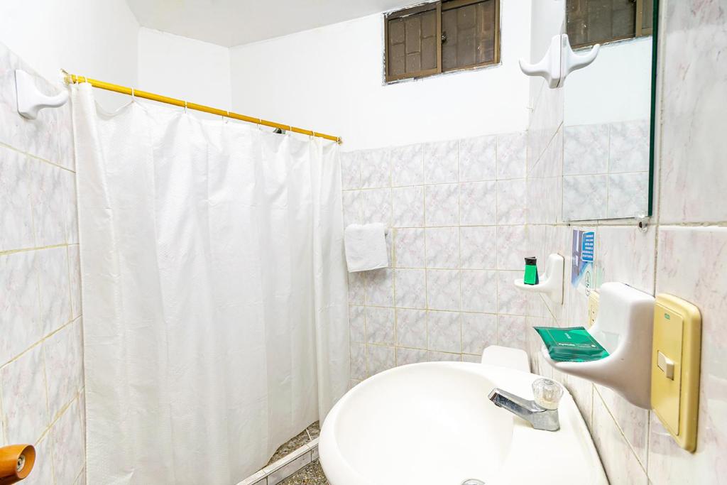 Ayenda Cavalier Suites - Baño - 11