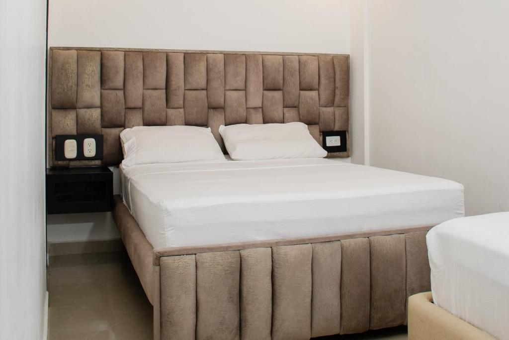 Ayenda Muleke - Triple Estándar - 7