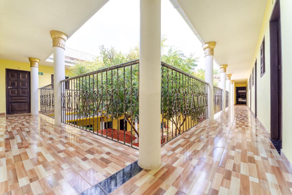 Ayenda 1305 Retro 32