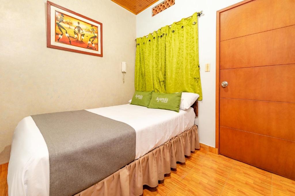 Ayenda Eclipse 1706 23