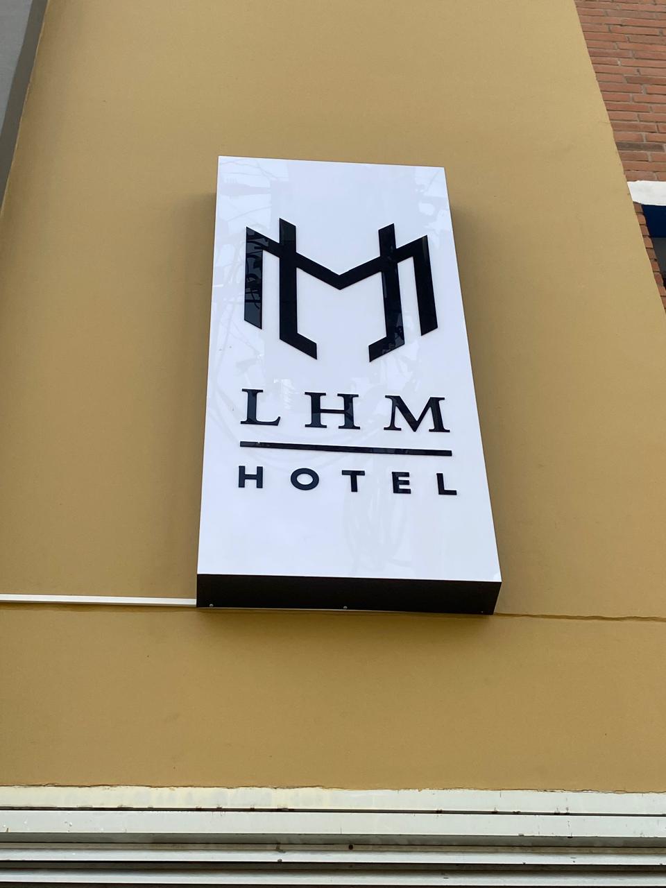 LHM HOTEL - Fachada - 17
