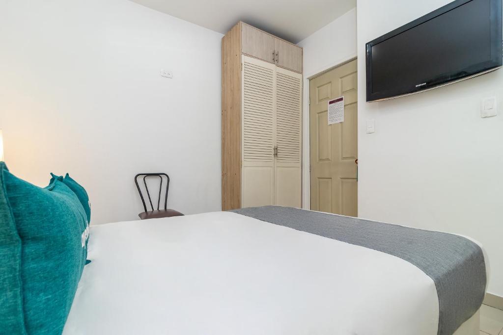 Ayenda Eloina - Triple - 8