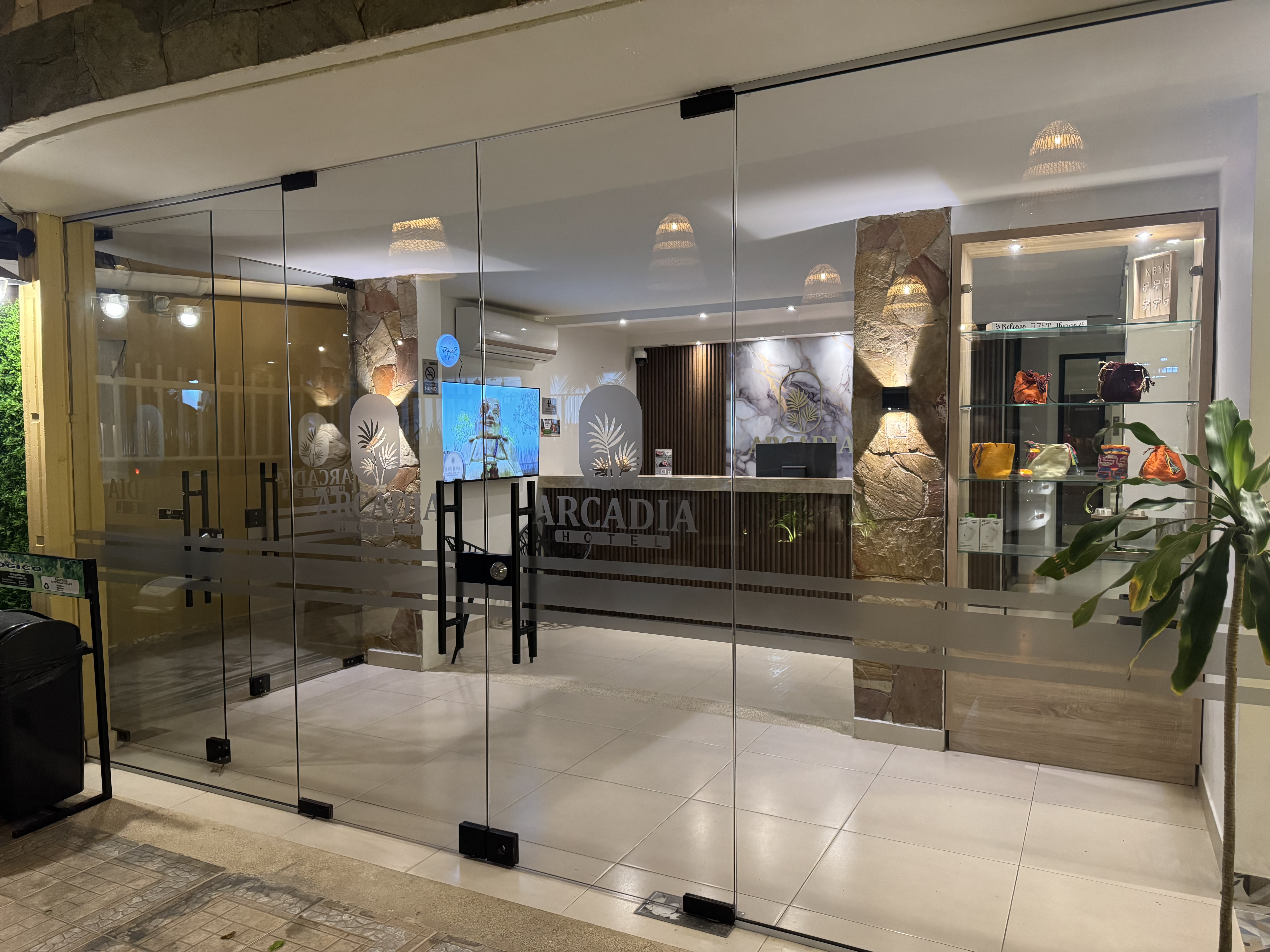 ARCADIA HOTEL 27
