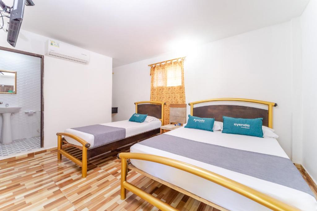 Ayenda 1305 Retro - Triple - 3