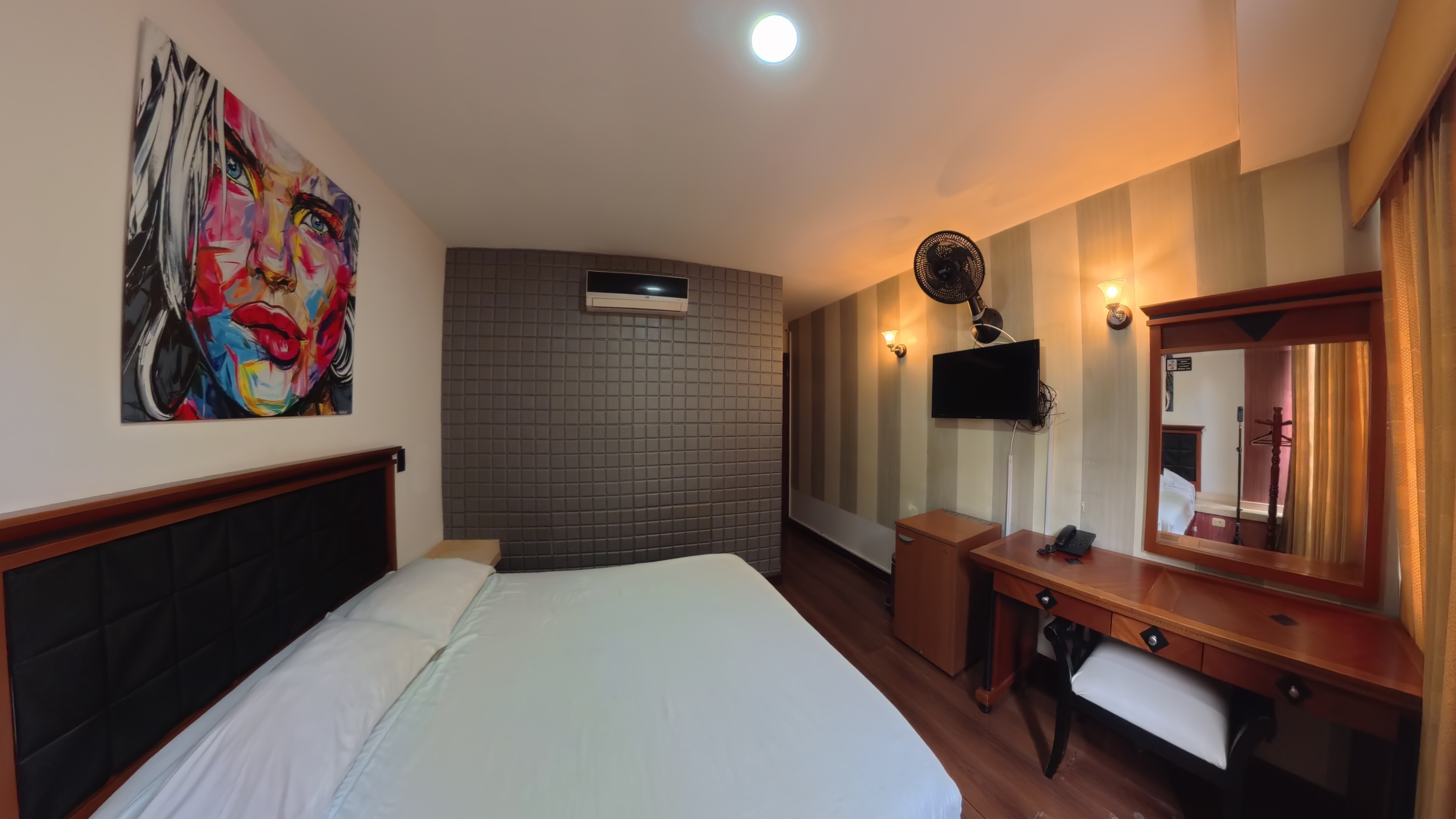 HOTEL IMPERIO REAL 49