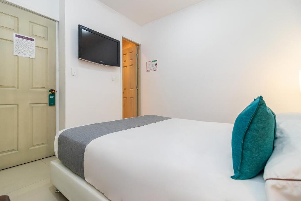 Ayenda Eloina - Triple - 7