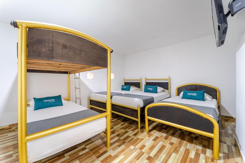 Ayenda 1305 Retro 26