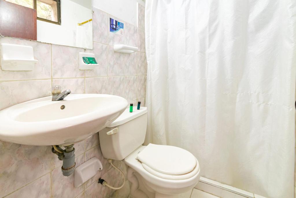 Ayenda Cavalier Suites - Baño - 10