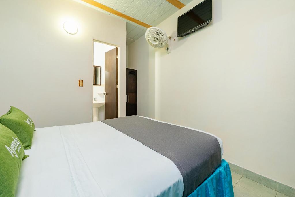 Ayenda Eclipse 1706 22