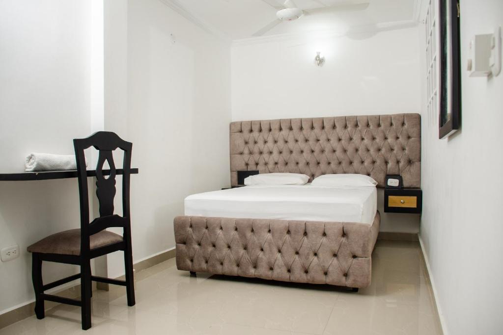 Ayenda Muleke - Doble Estándar - 4