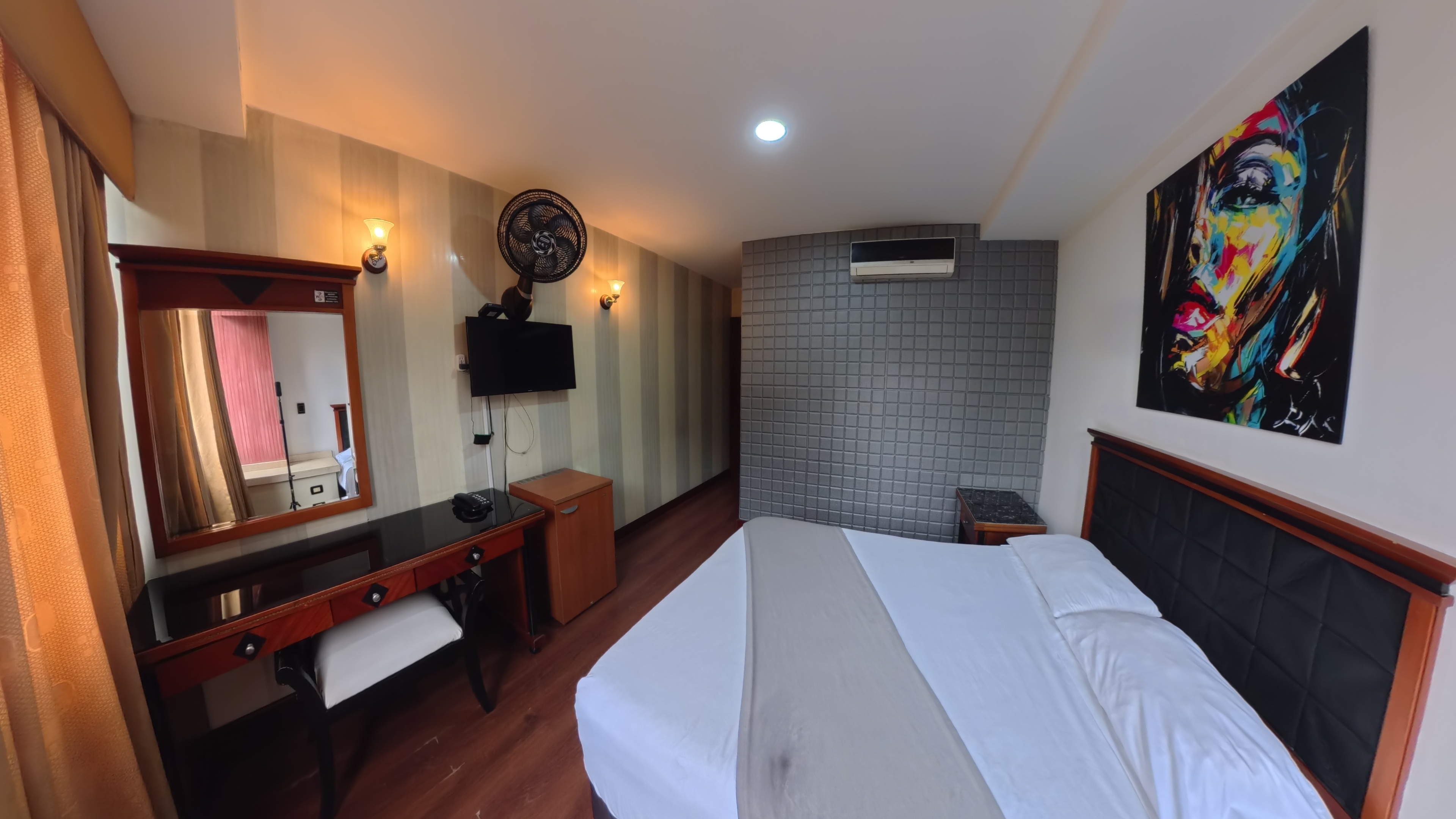 HOTEL IMPERIO REAL 16