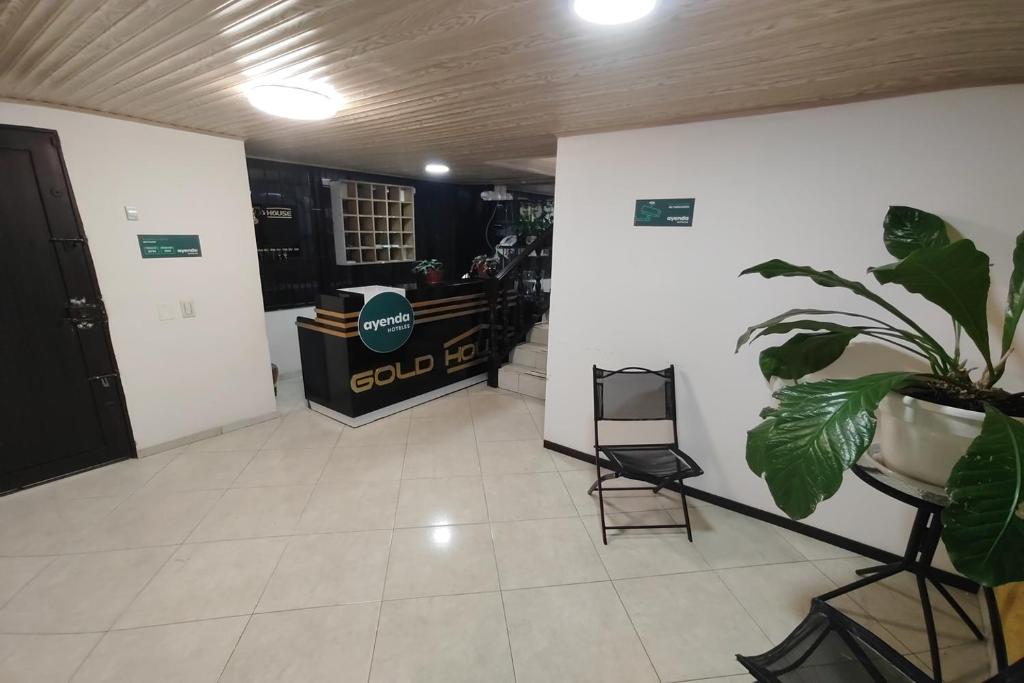 Ayenda Gold House 21
