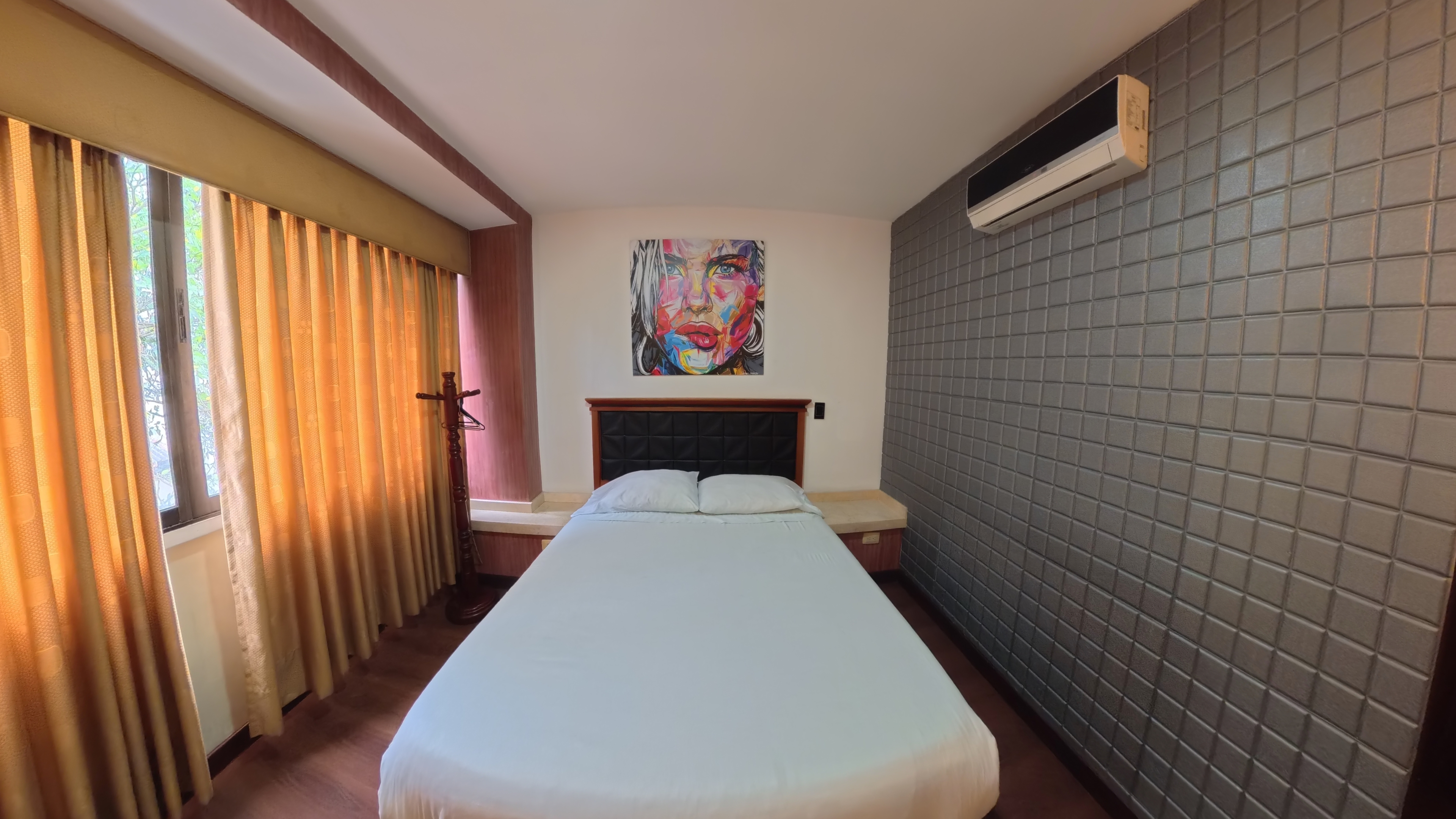 HOTEL IMPERIO REAL 48