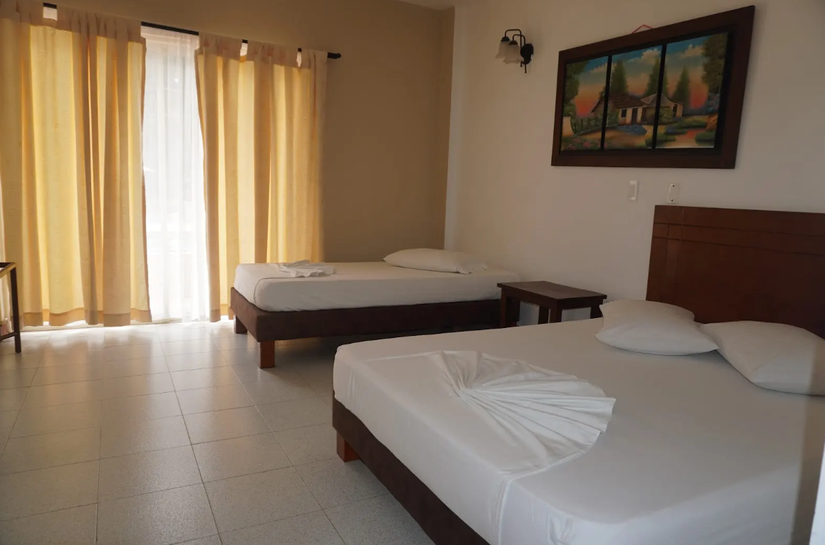 hotel y restaurante el mesón del gitano - Triple con vista al jardin  - 3