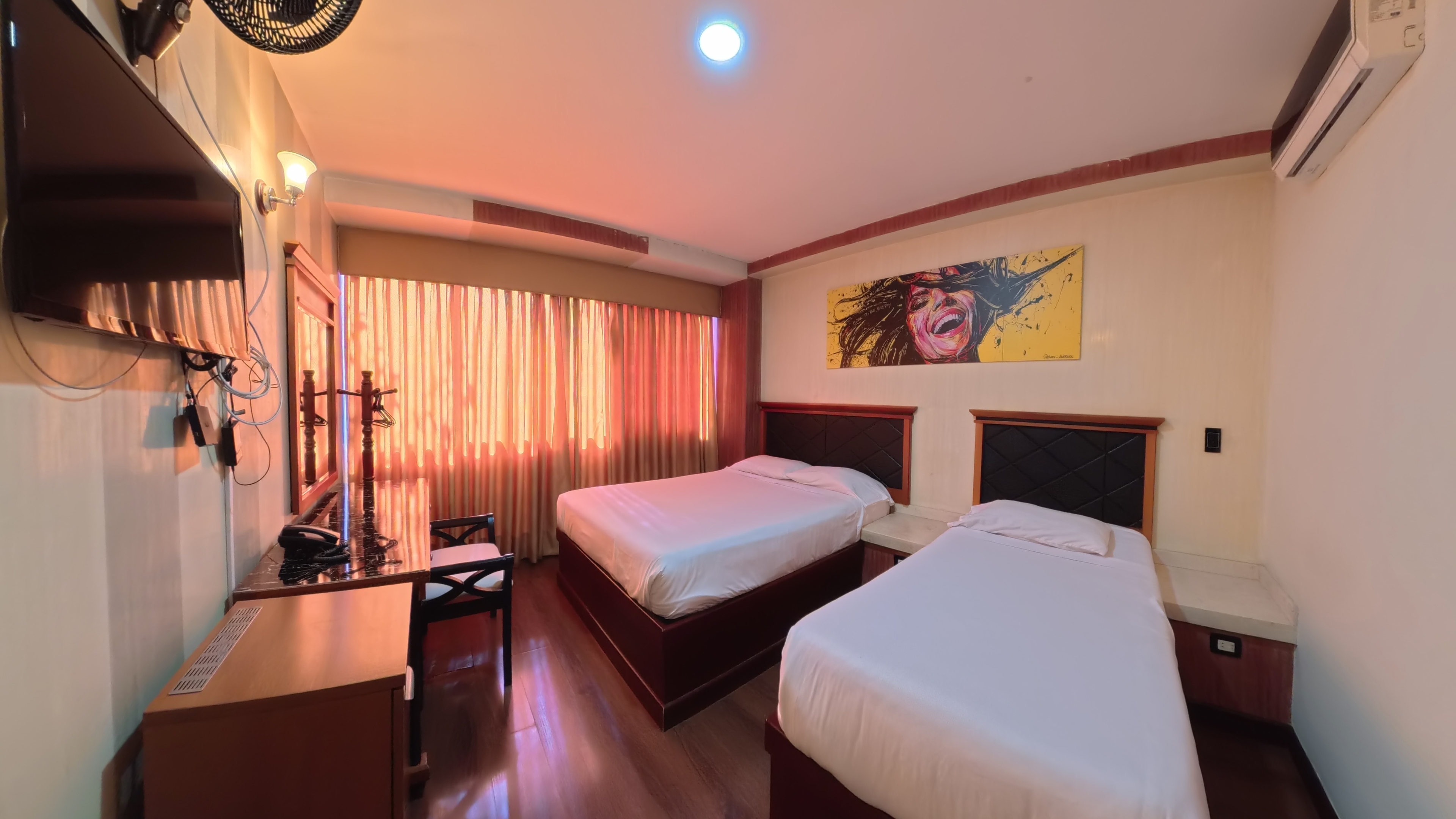 HOTEL IMPERIO REAL 52