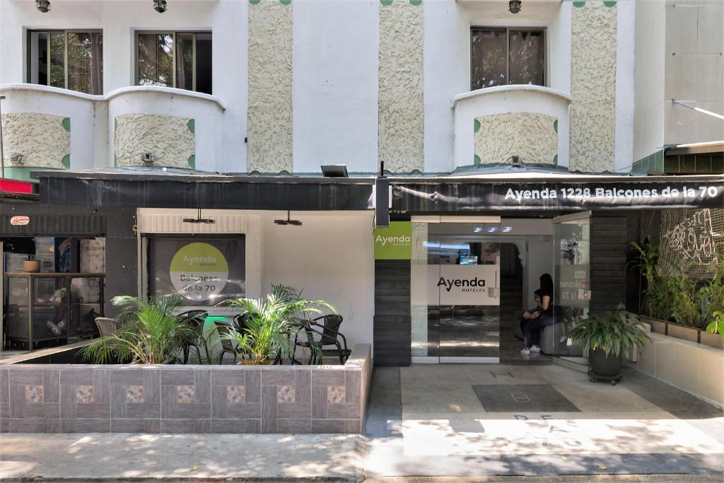 Ayenda 1228 Balcones de la 70 18