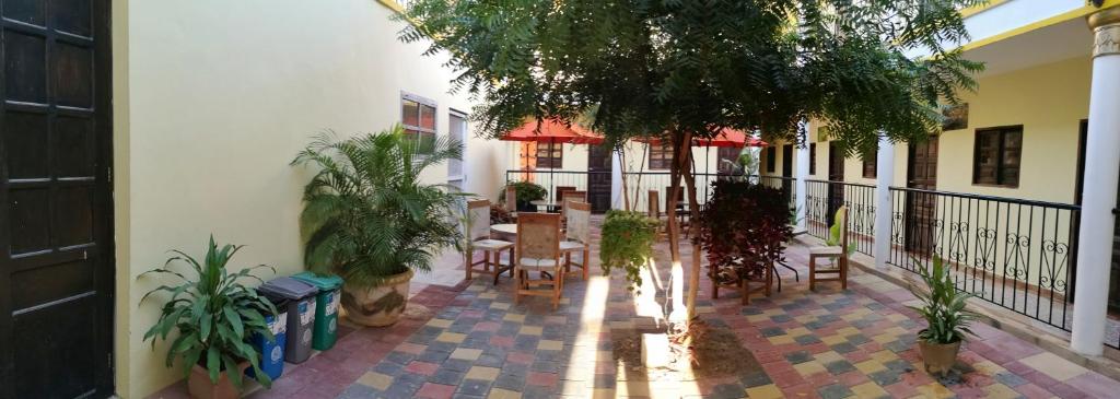 Ayenda 1305 Retro 25