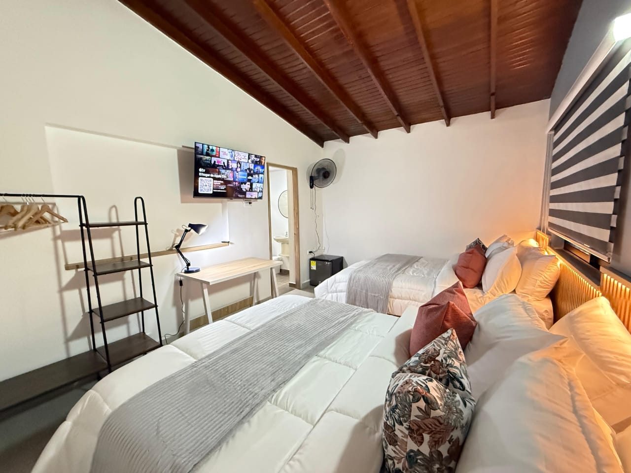 Laureles Boutique Stay - 2 camas dobles con baño privado - 4