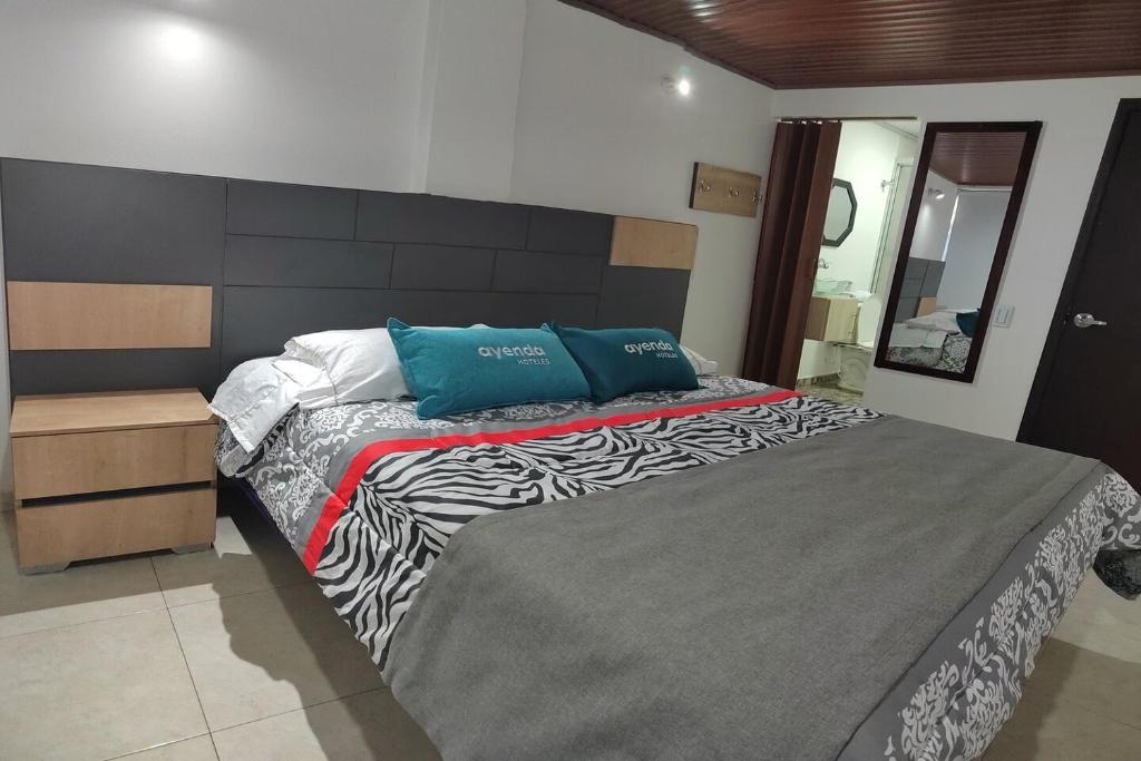 Ayenda Gold House 25