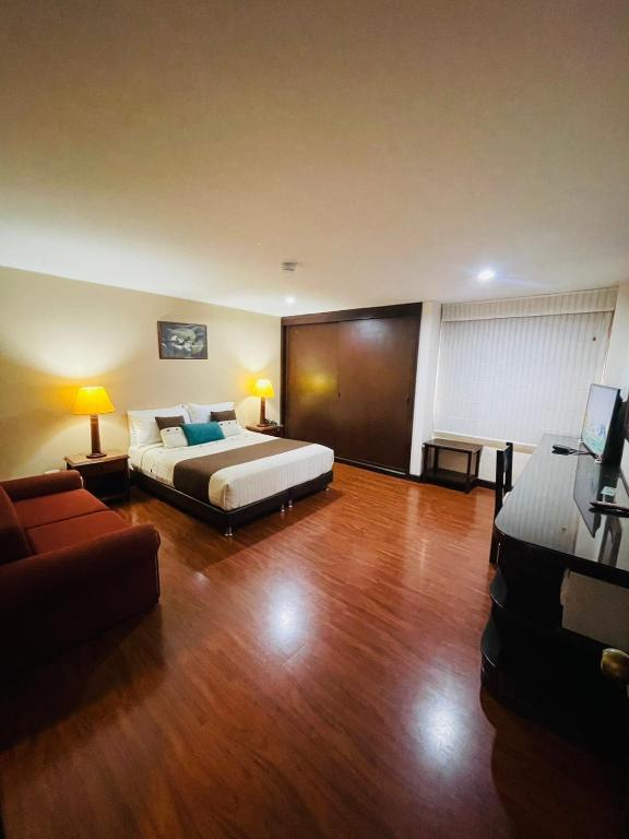 Hotel La Sabana 30