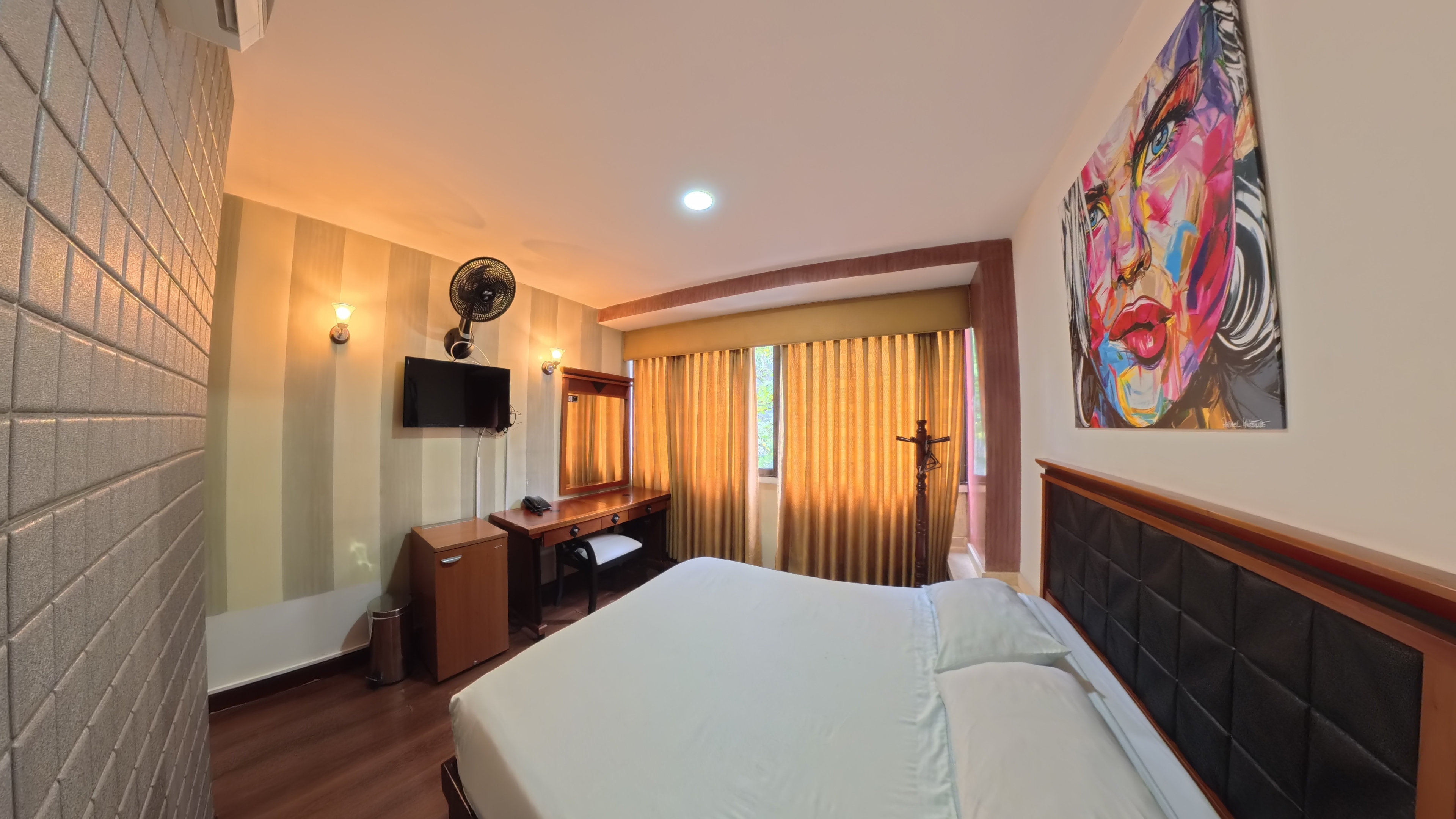 HOTEL IMPERIO REAL 47