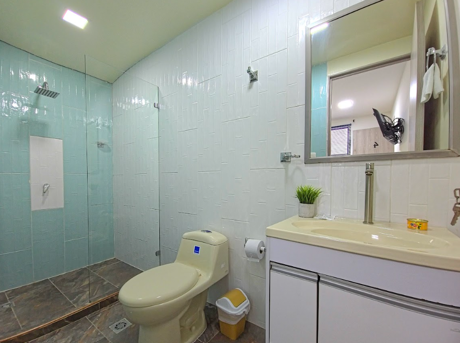 Casa Megua 3 - Amplia Habitacion privada dentro de Casa Hotel cerca Escuela de Aviación 04 - 23