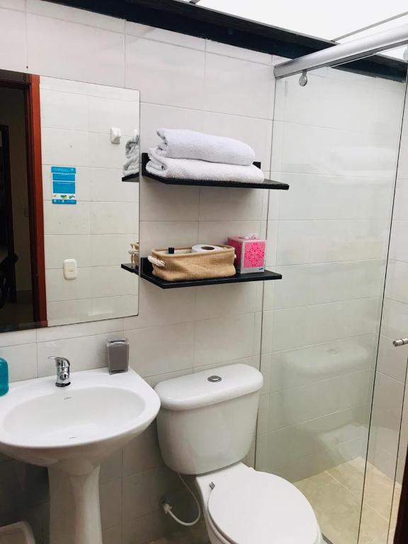 Ayenda Casa Prada - Doble Económica con baño privado - 8