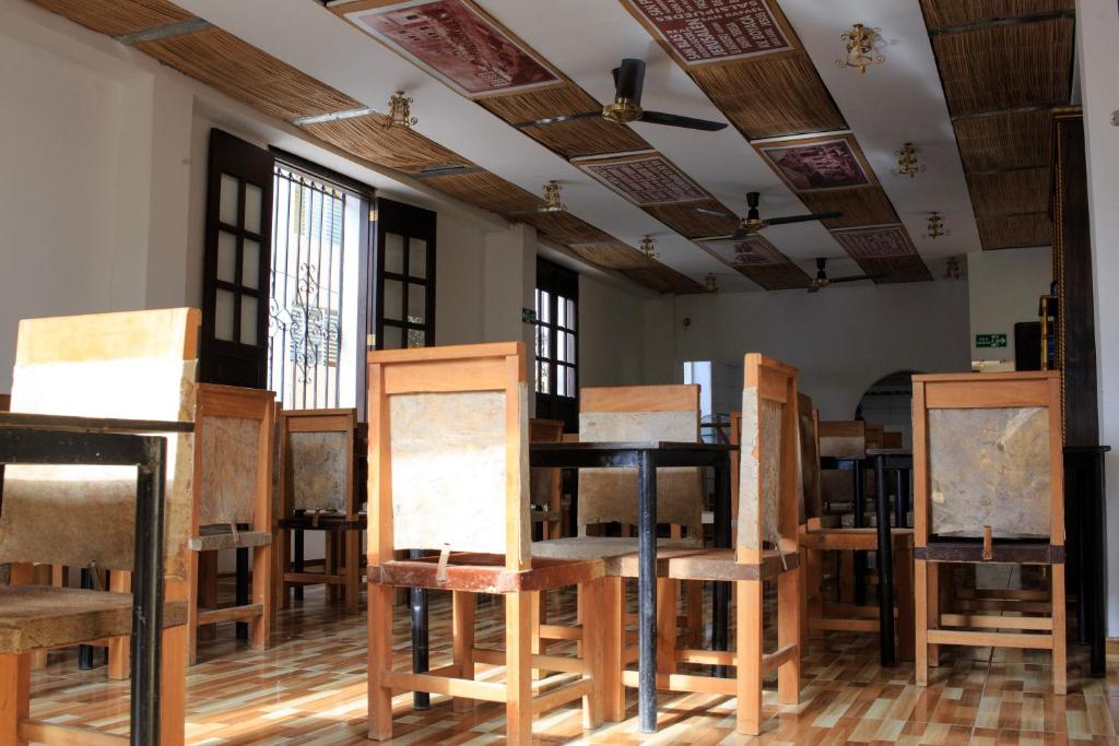 Ayenda 1305 Retro 23