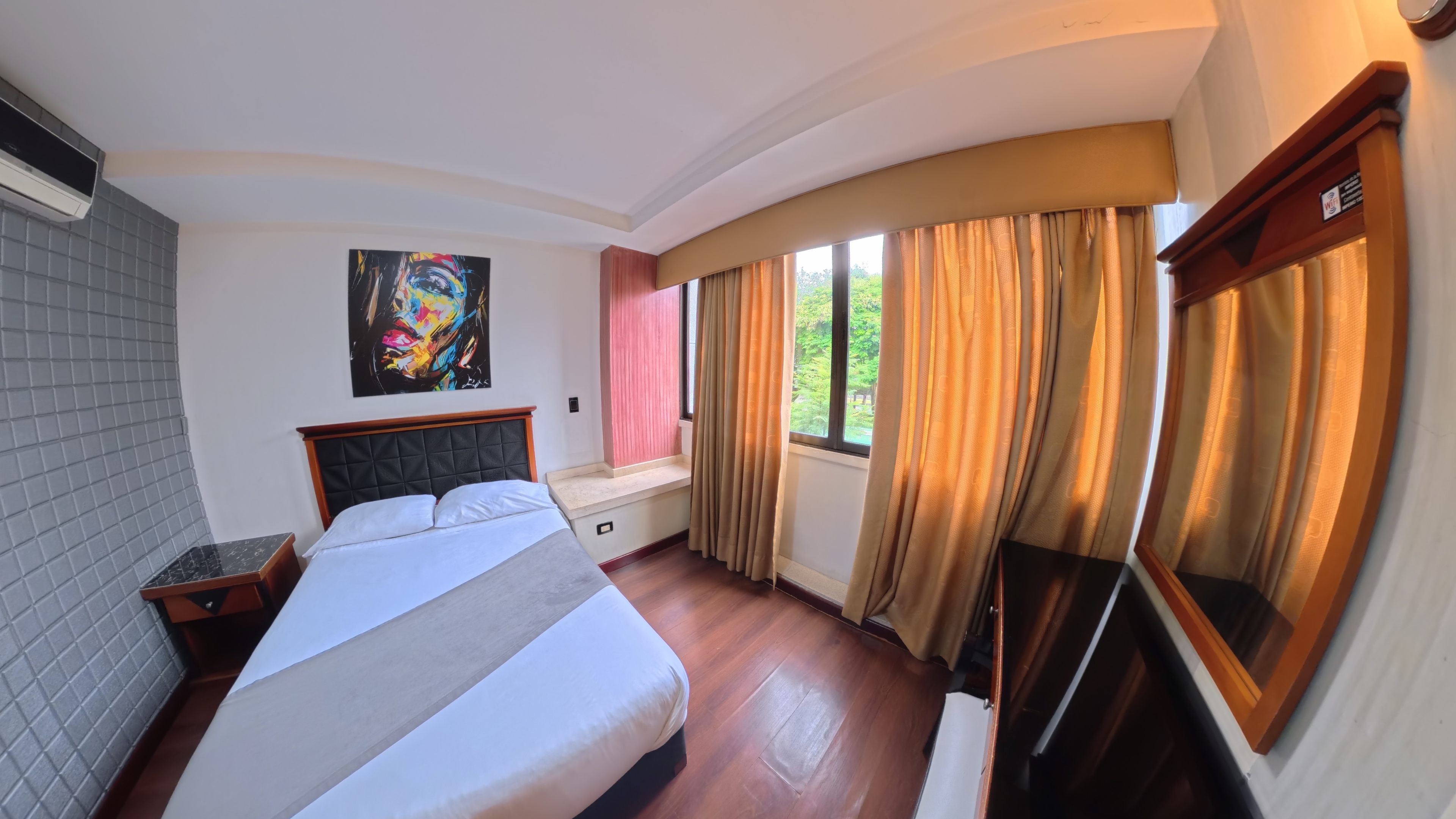 HOTEL IMPERIO REAL 17