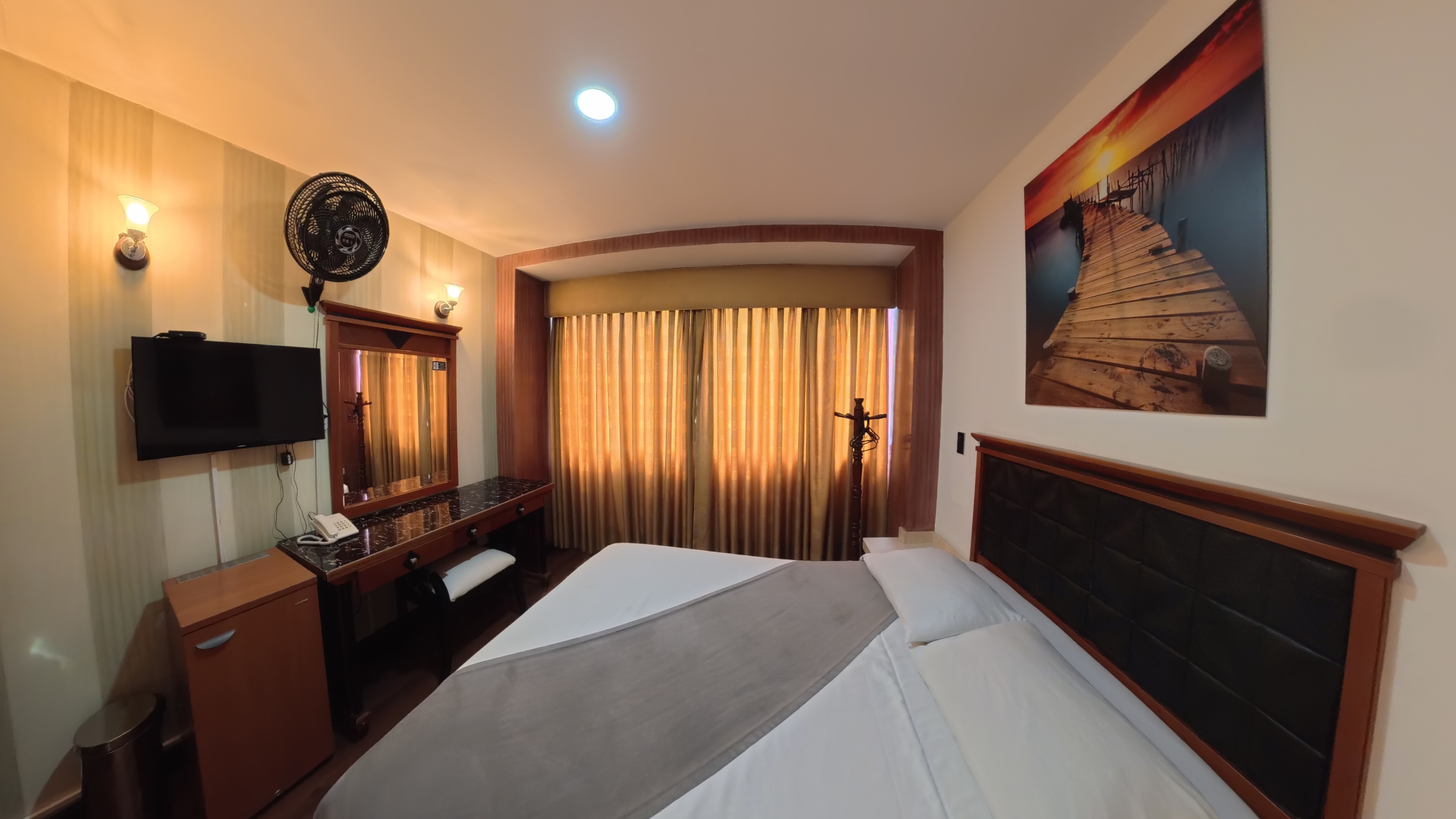 HOTEL IMPERIO REAL 42