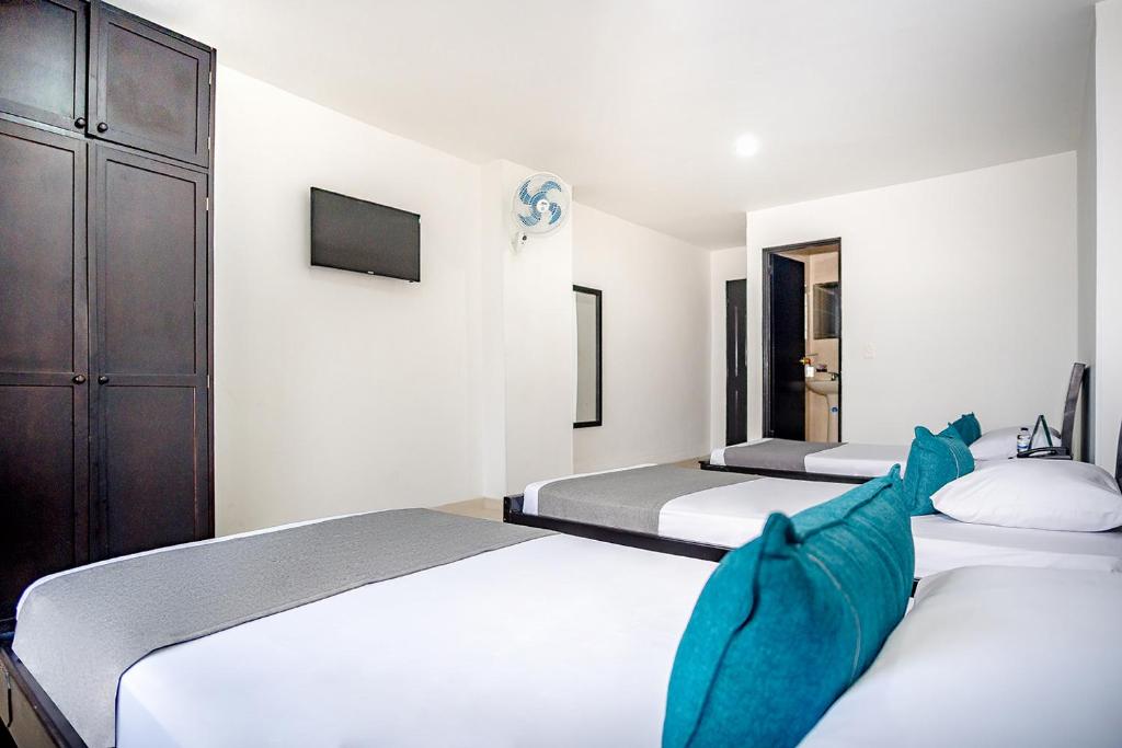 Ayenda 1910 Gold Plaza - Cuadruple - 1