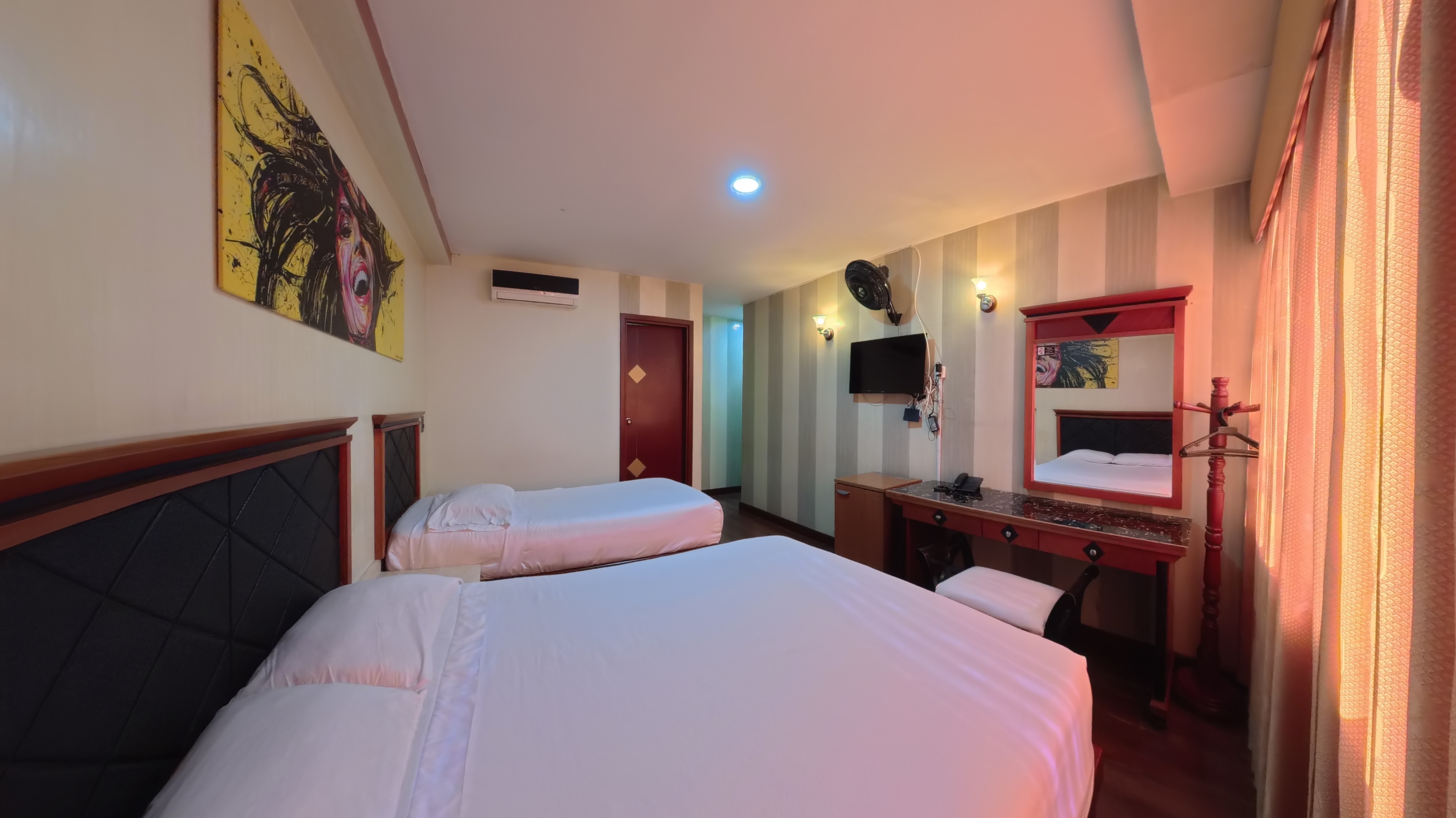 HOTEL IMPERIO REAL 55