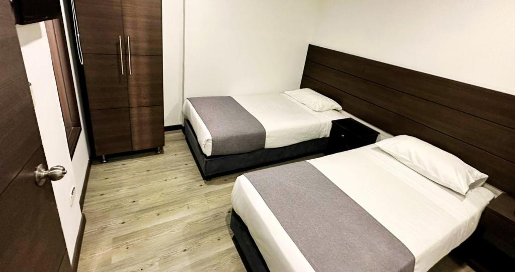 Expo Hotel Ferial - Habitacion con Balcon. Acomodacion Flexible - 9