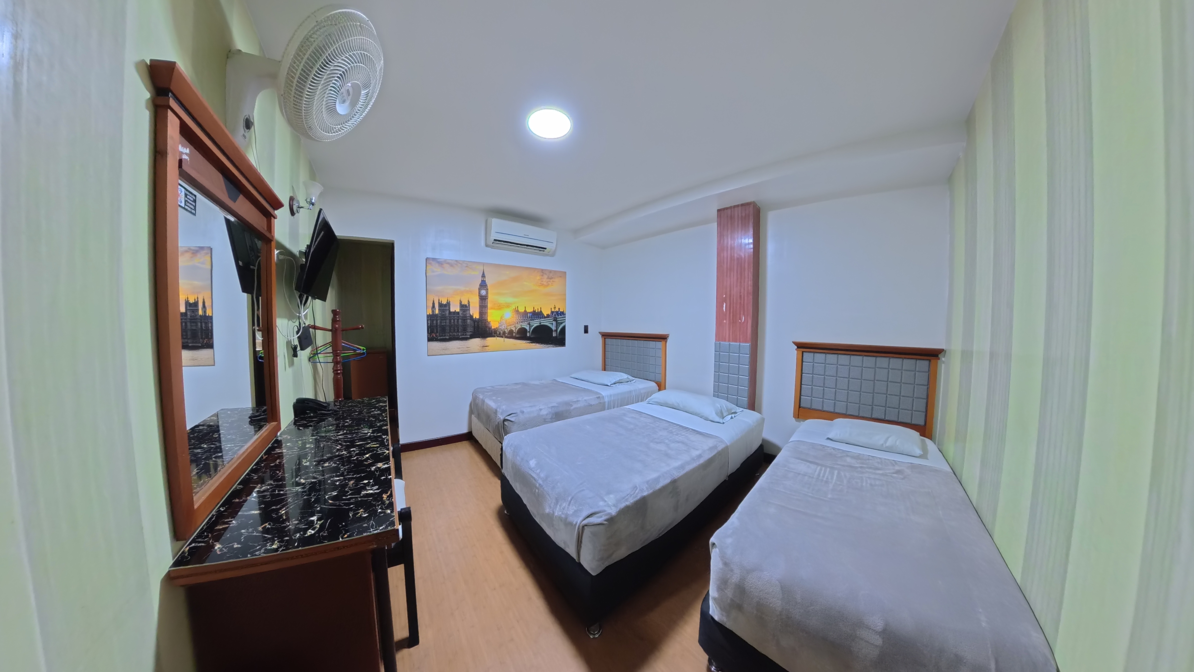 HOTEL IMPERIO REAL 32