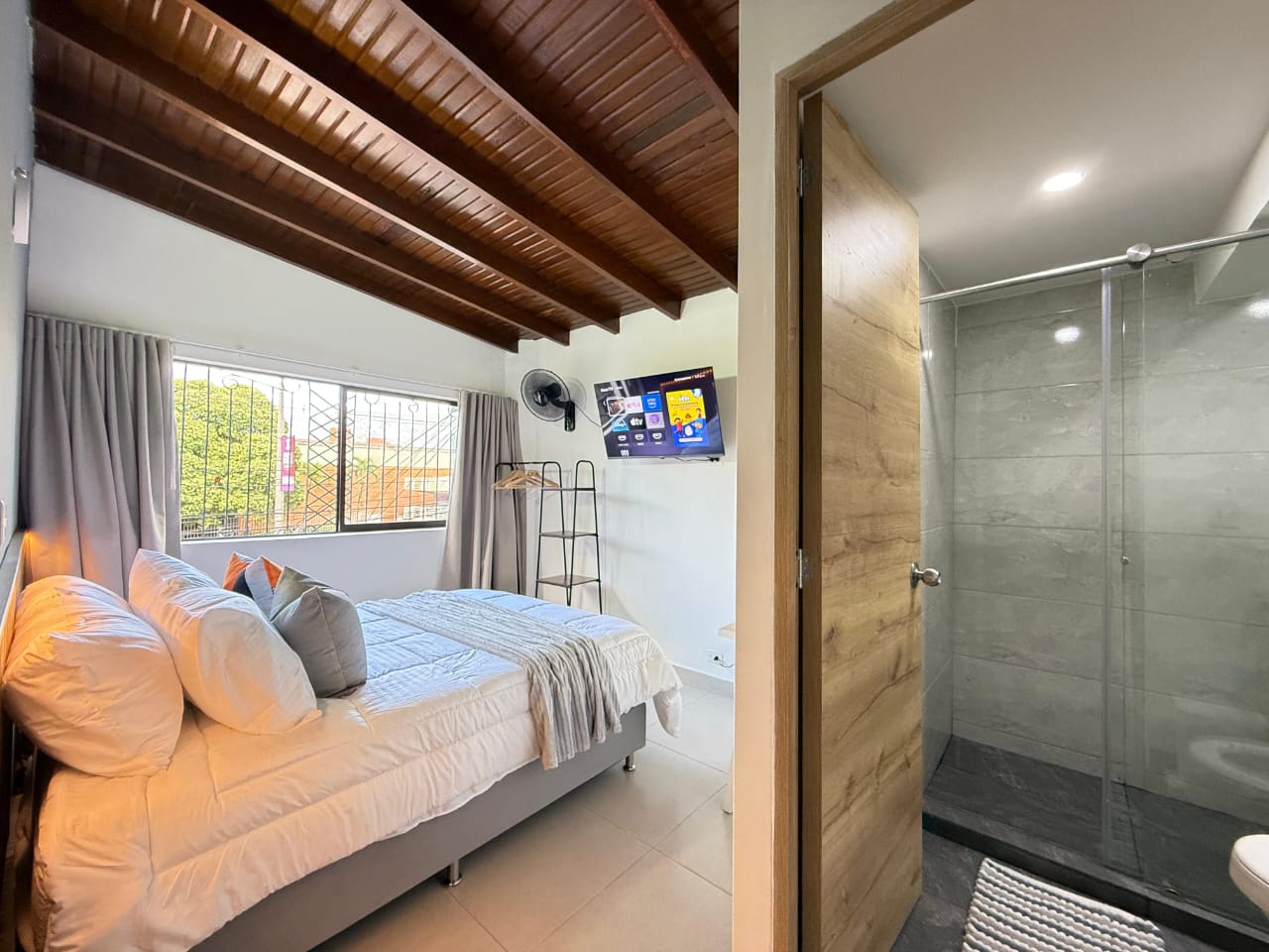 Laureles Boutique Stay - 1 cama doble con baño privado  - 3