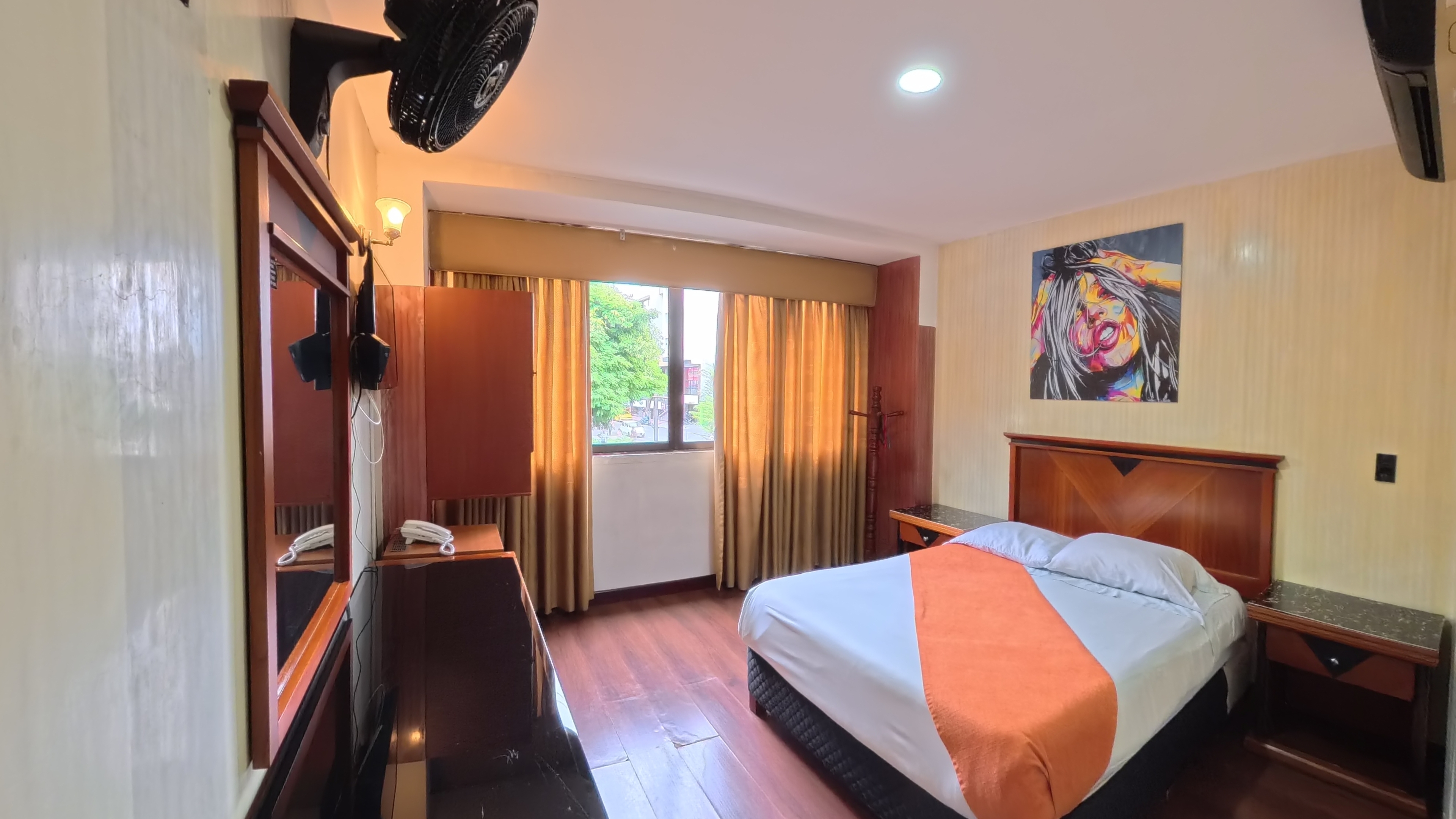 HOTEL IMPERIO REAL 13