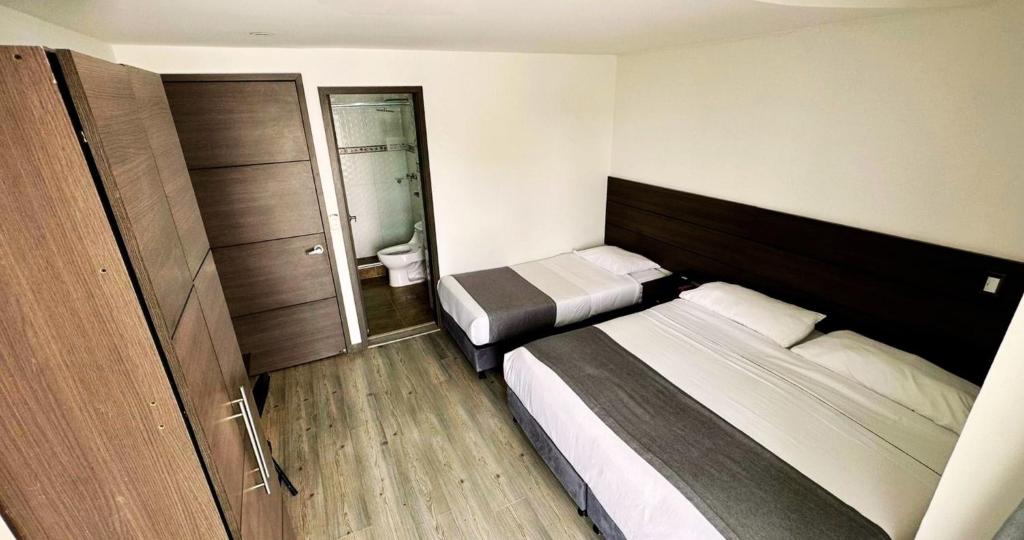 Expo Hotel Ferial - Triple: 3 Sencillas o 1 King con sencilla - 12