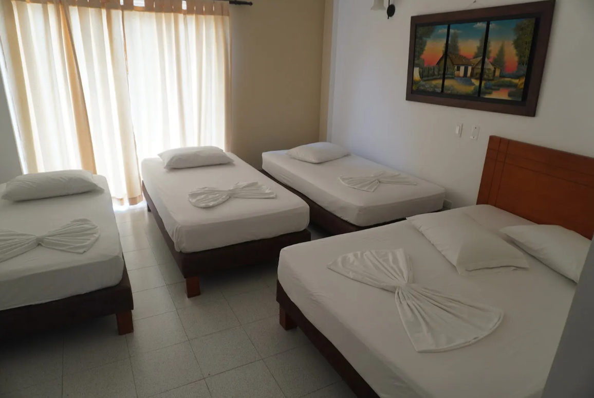 hotel y restaurante el mesón del gitano - Quintuple con vista a la piscina  - 2