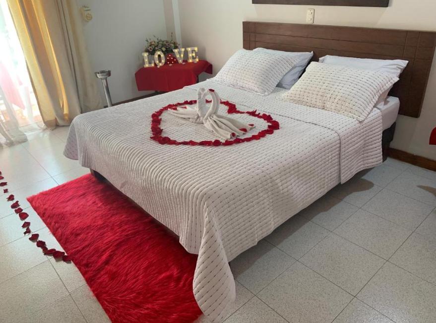 hotel y restaurante el mesón del gitano 6