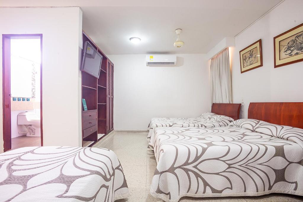 Ayenda Carivdi - Familiar - 1